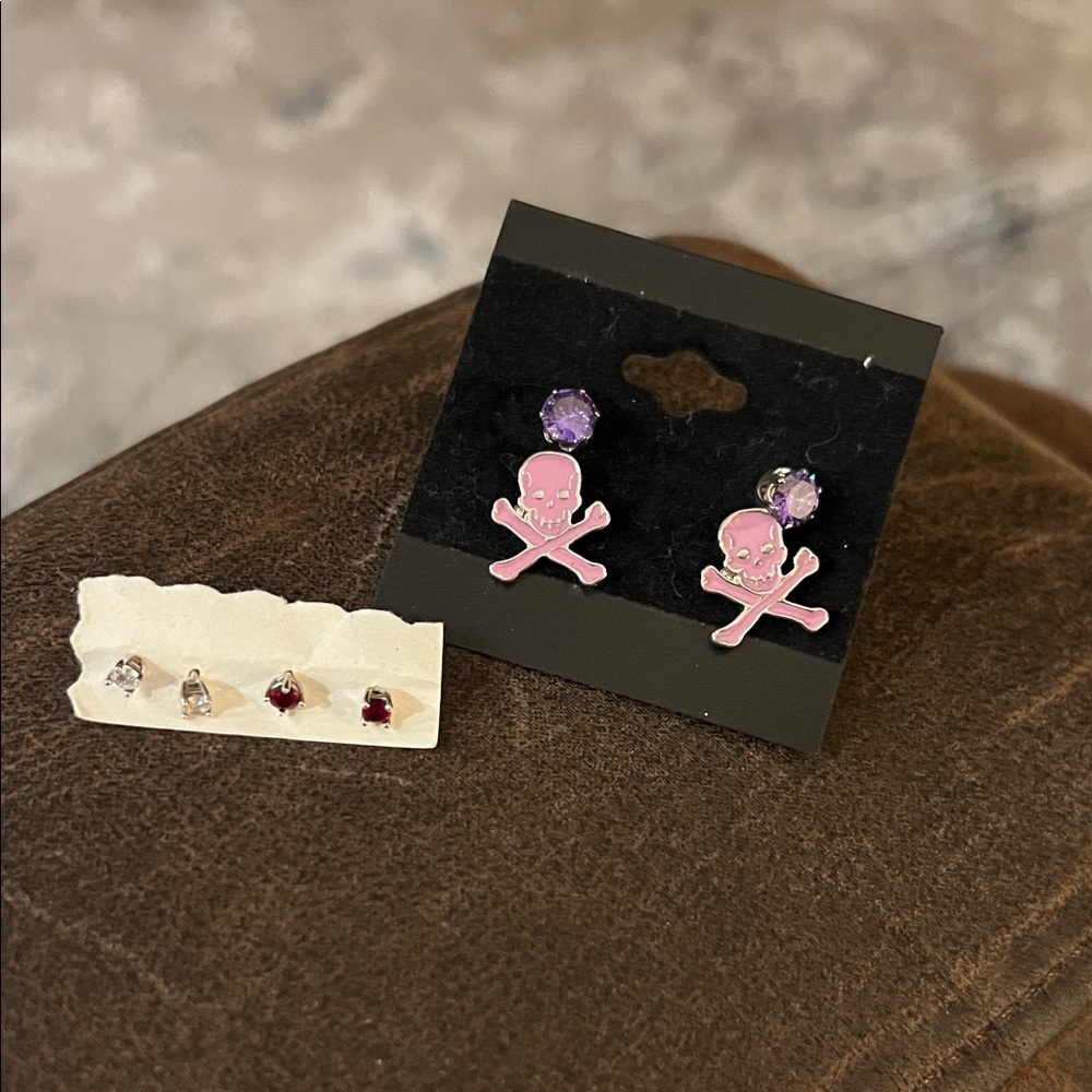 Beautiful Goth Stud Set of 4 🥰